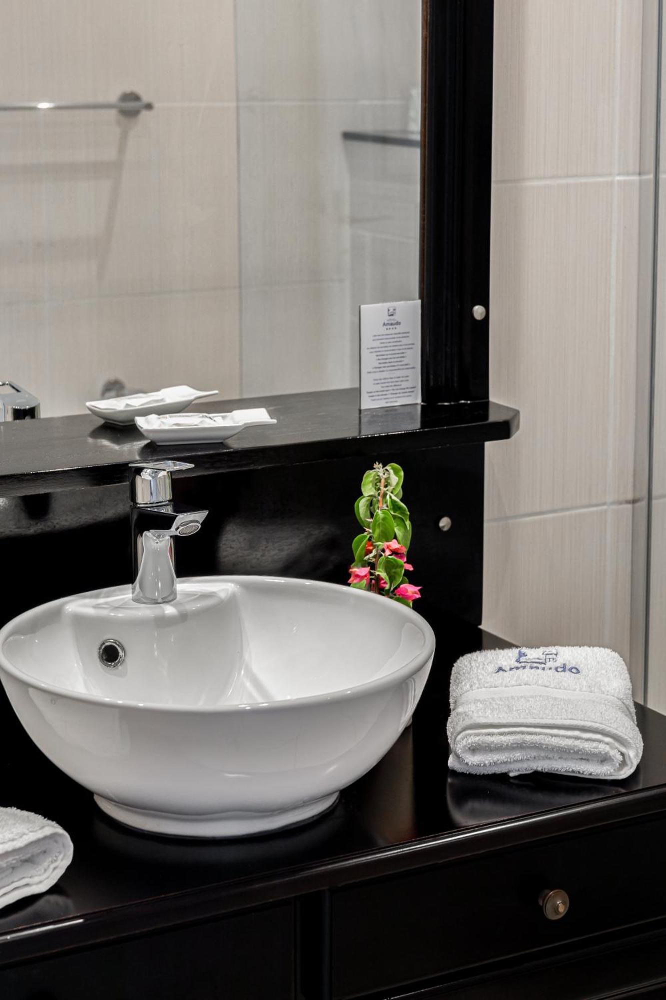 Hotel Amaudo Saint-Francois  Ngoại thất bức ảnh