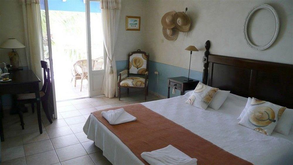 Hotel Amaudo Saint-Francois  Ngoại thất bức ảnh